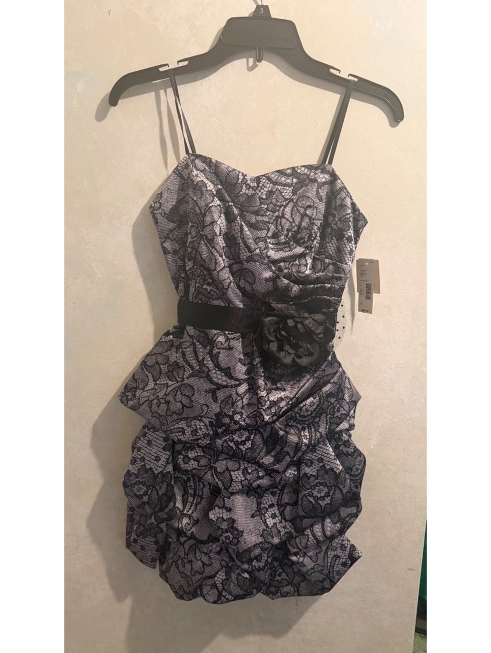 Juniors Size 5 Grey Light Print Rose Party Dress with Black Lace and Flower Acc